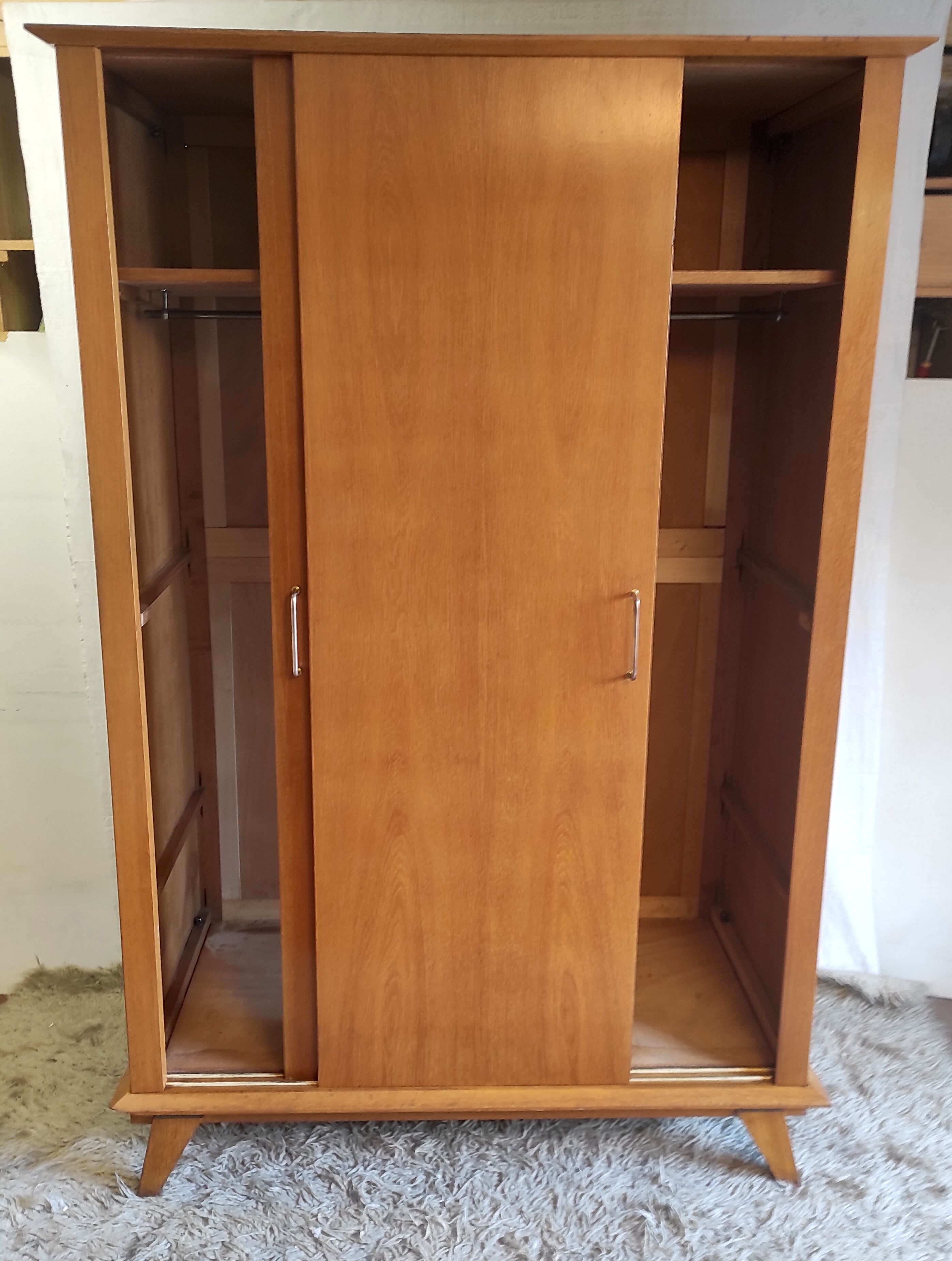 Compas feet cabinet 2 oak sliding doors - 50s