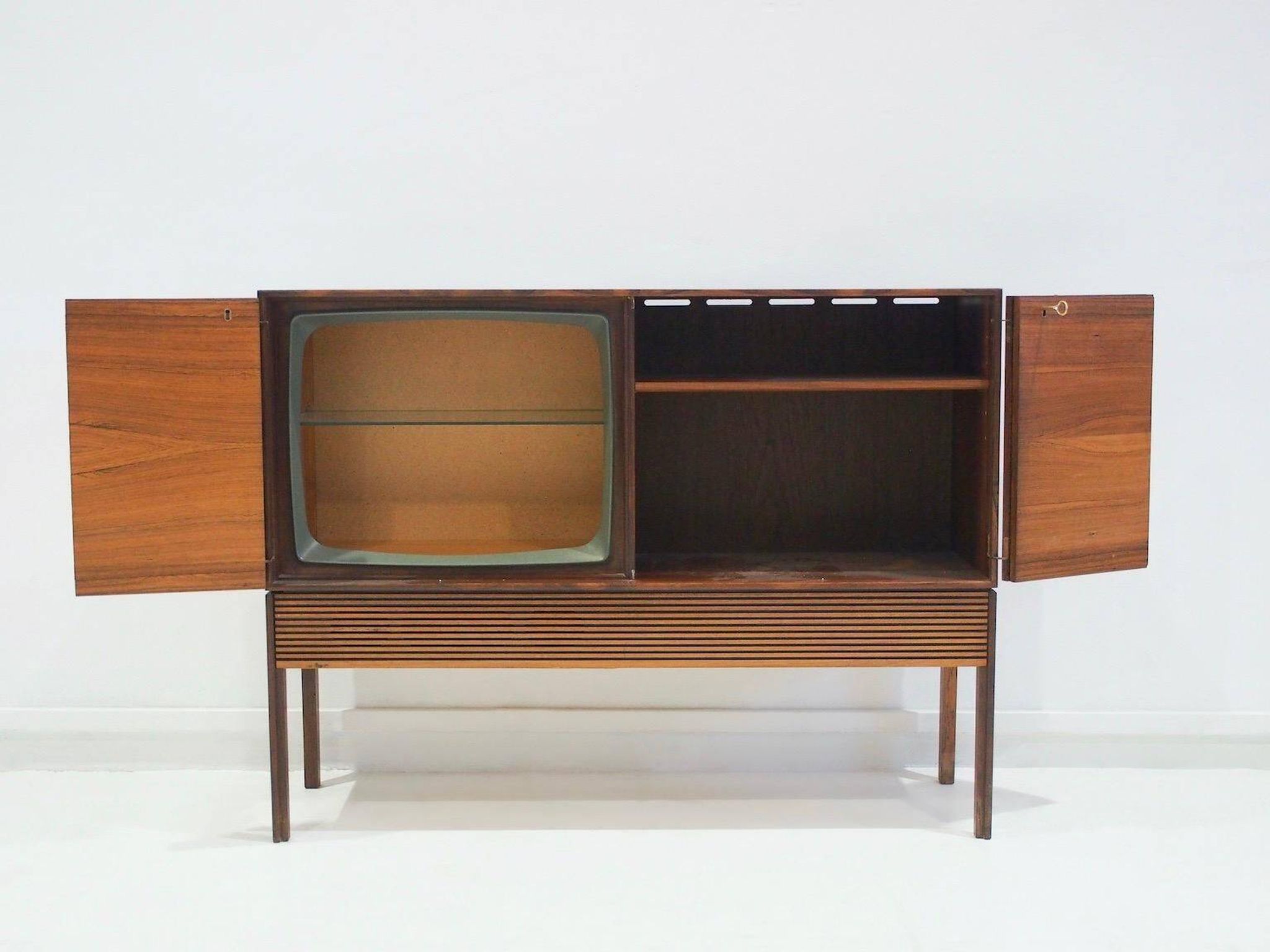 Meuble TV danois en bois du milieu du 20e siècle