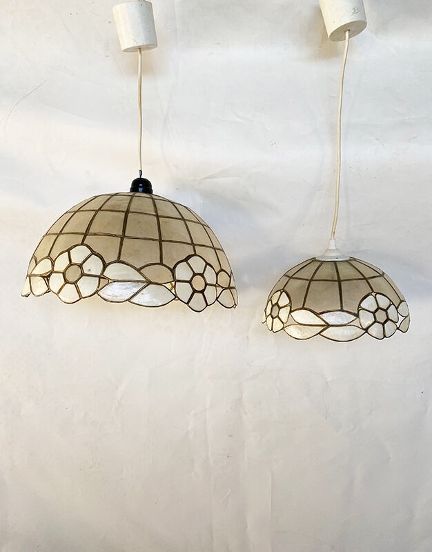 Mother-of-pearl suspensions