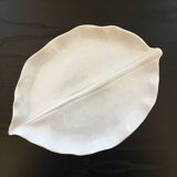 Plat feuille nervurée en porcelaine