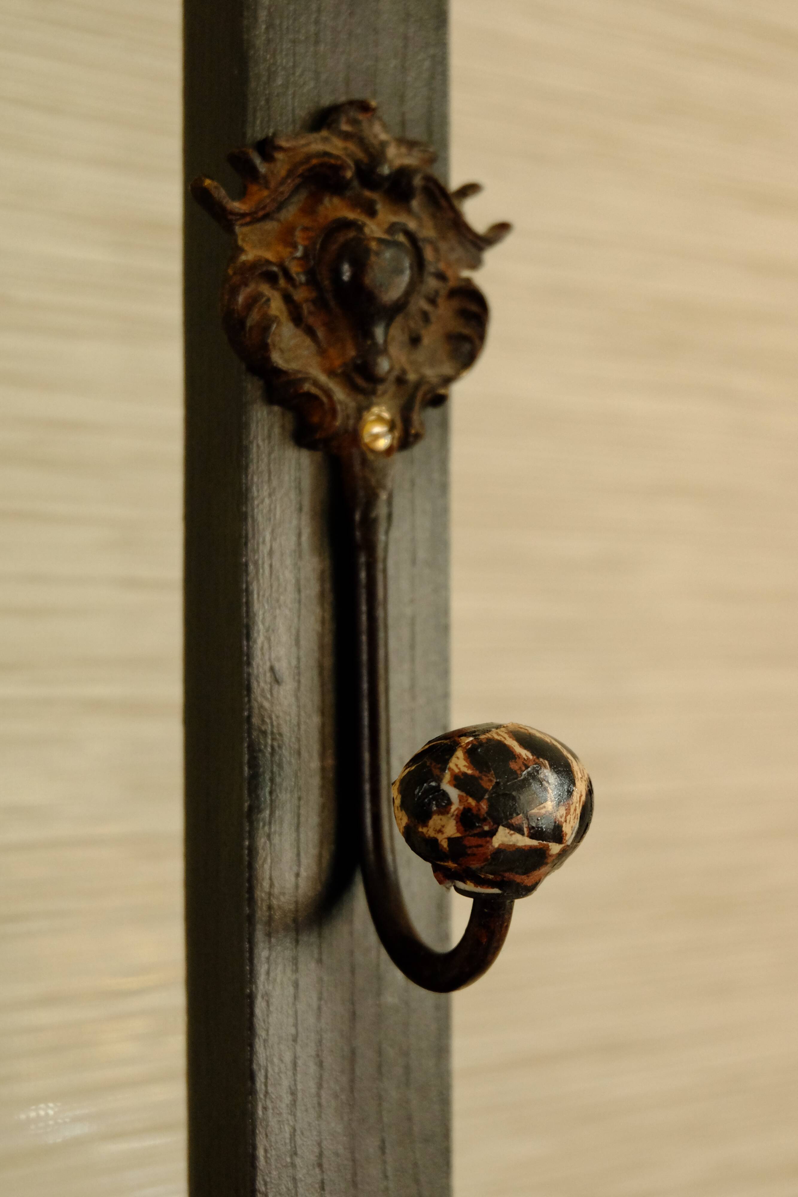 Art-deco coat rack wardrobe