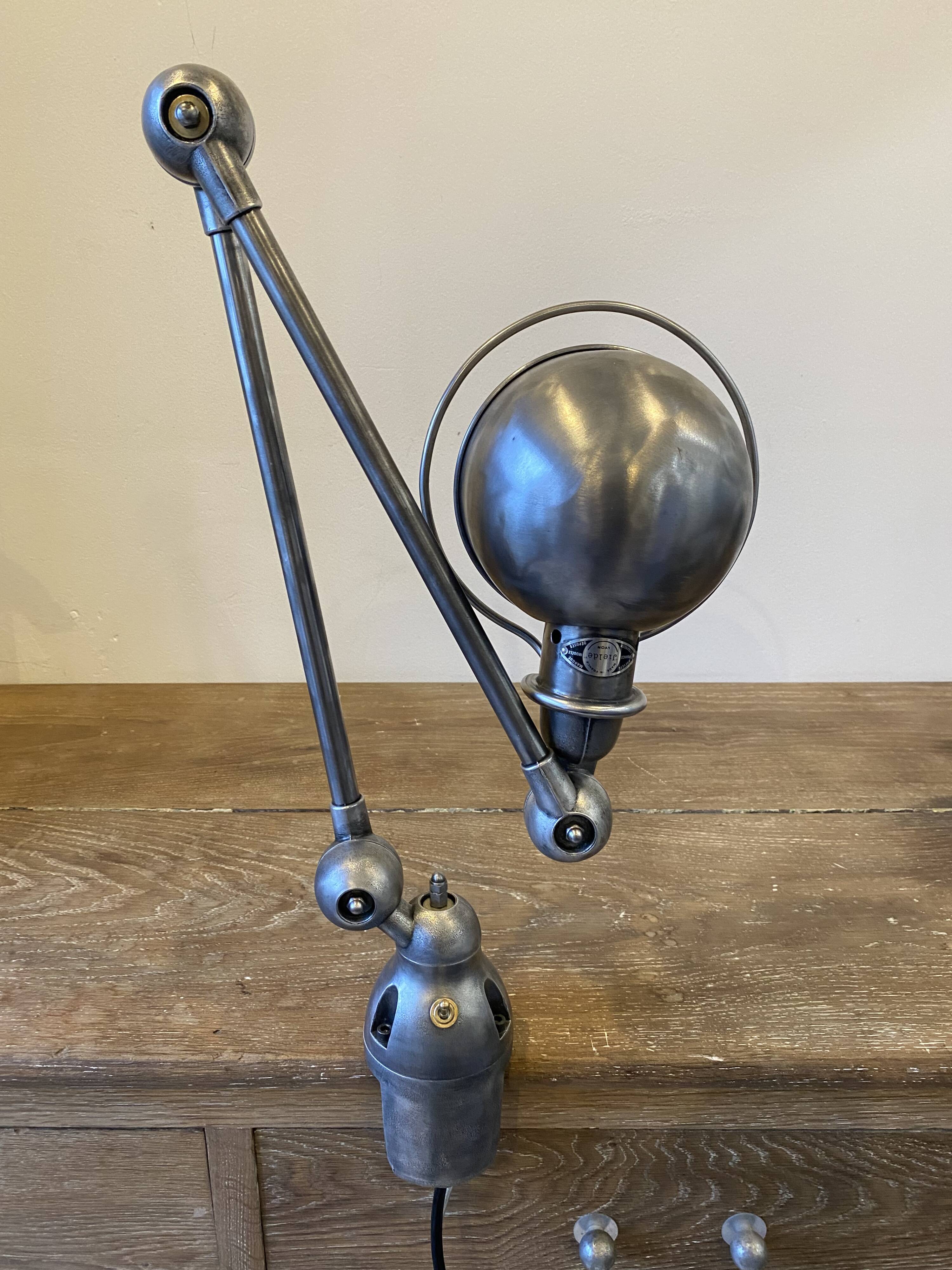 Lampe de bureau Jieldé jielde 2 bras de 40cm avec base étau graphite indus