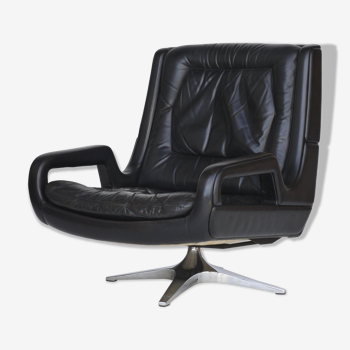 Fauteuil pivotant en cuir. années 1960