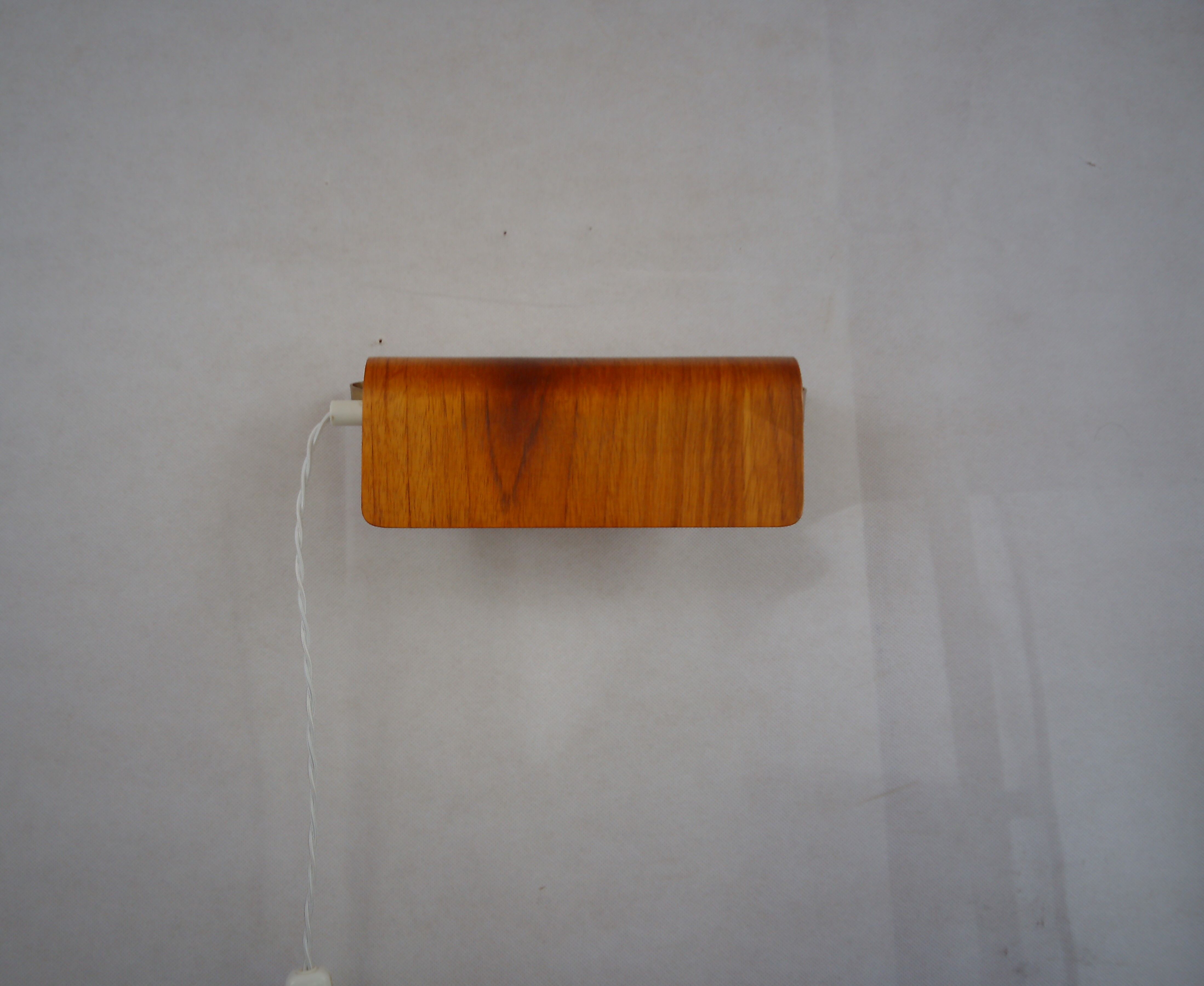 Pair of teak bedside sconces, model V321 from Nator