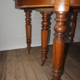 Oval table with 6 legs