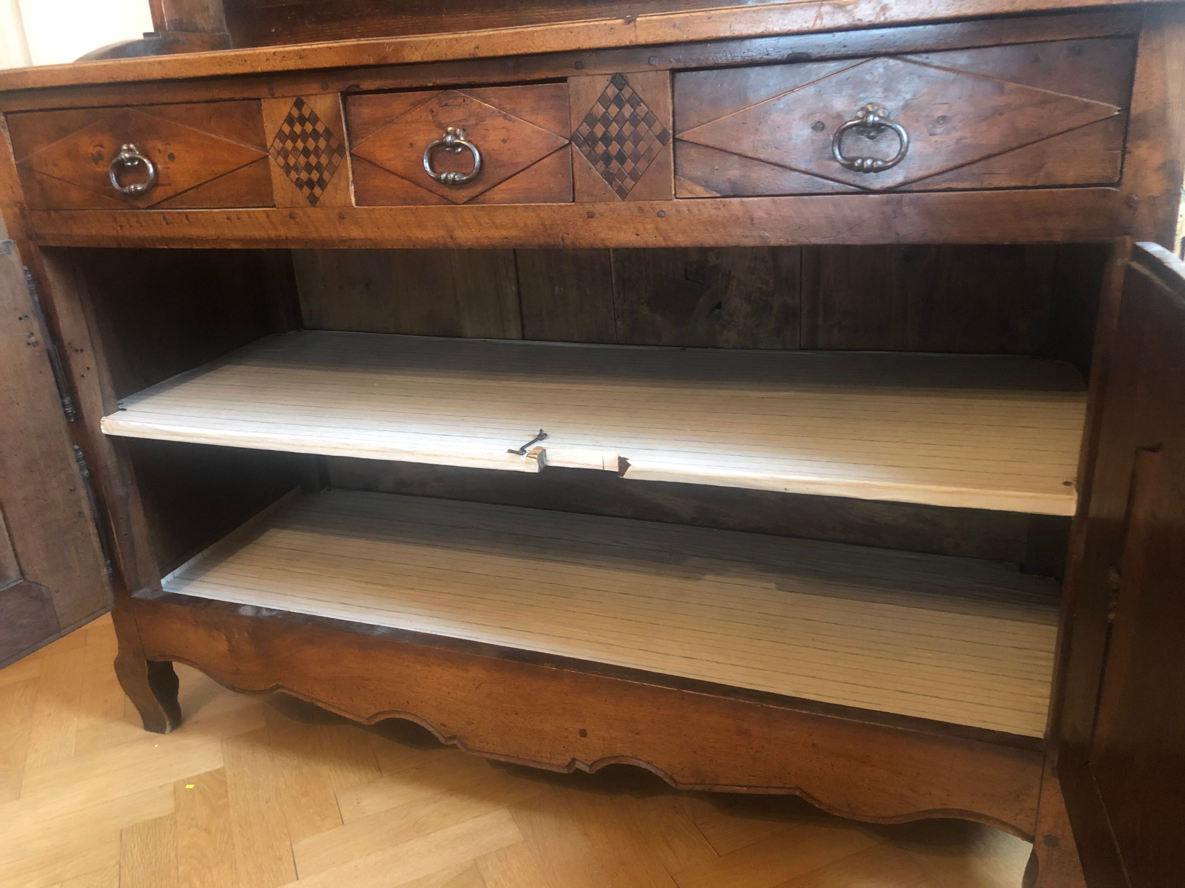 Vaisselier en noyer époque 18ème siècle