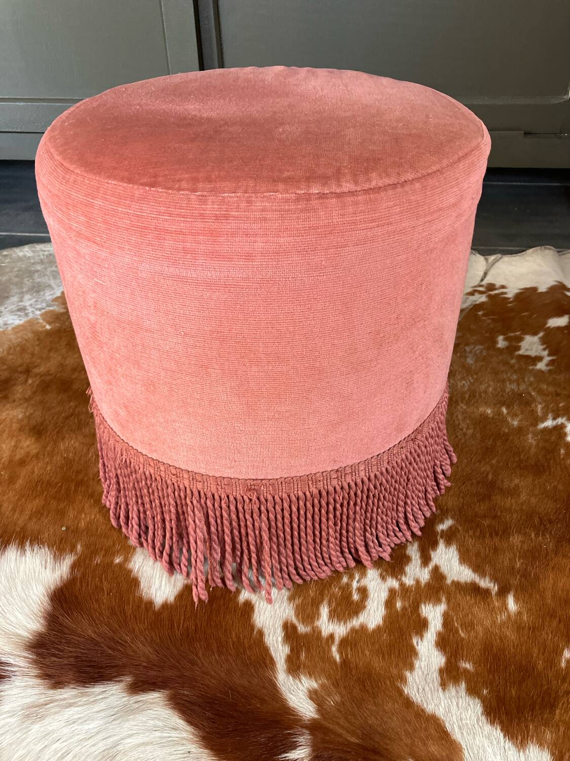 Pink velvet pouf