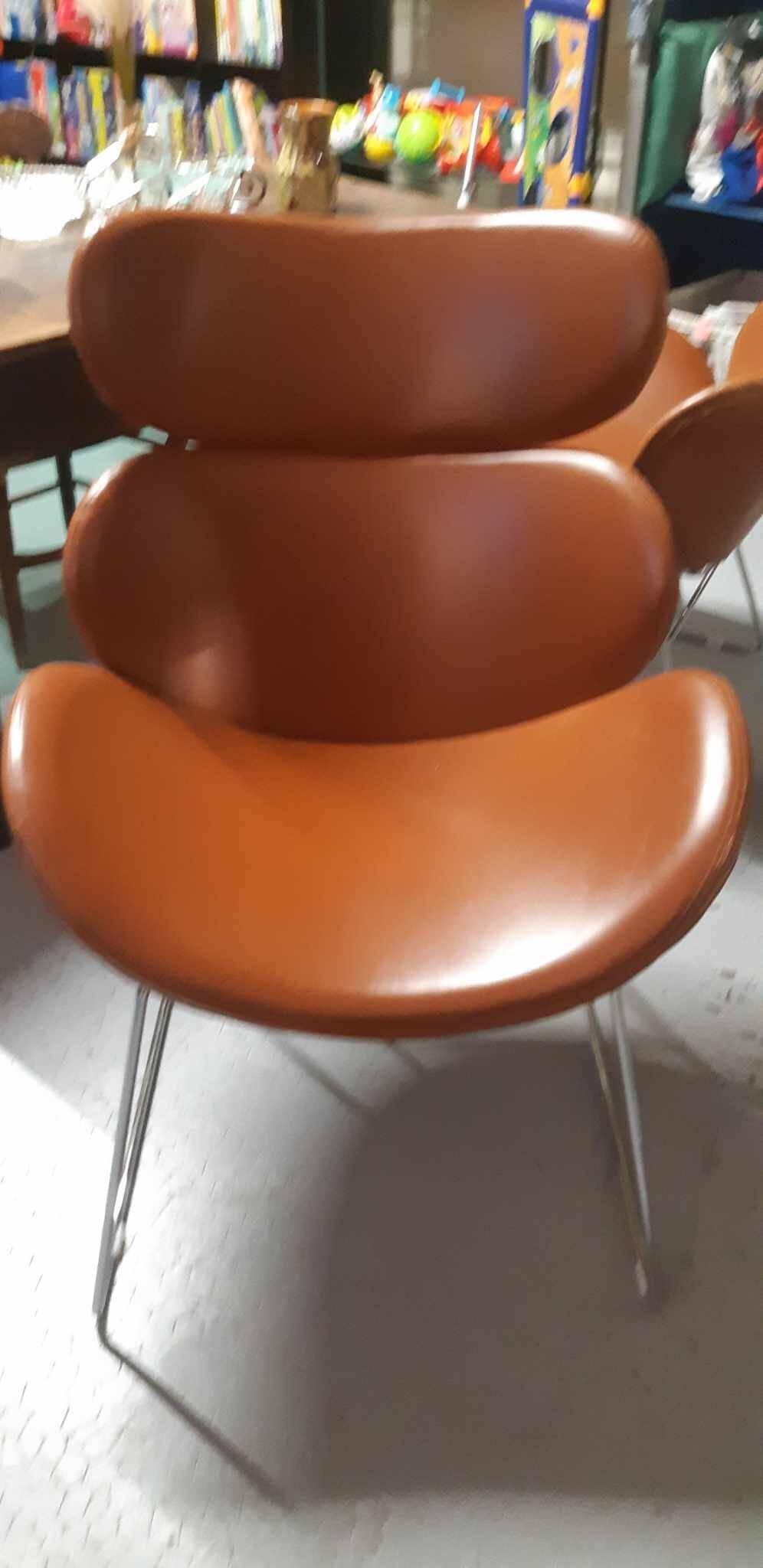 Lot de deux grands fauteuils "designer" intérieur