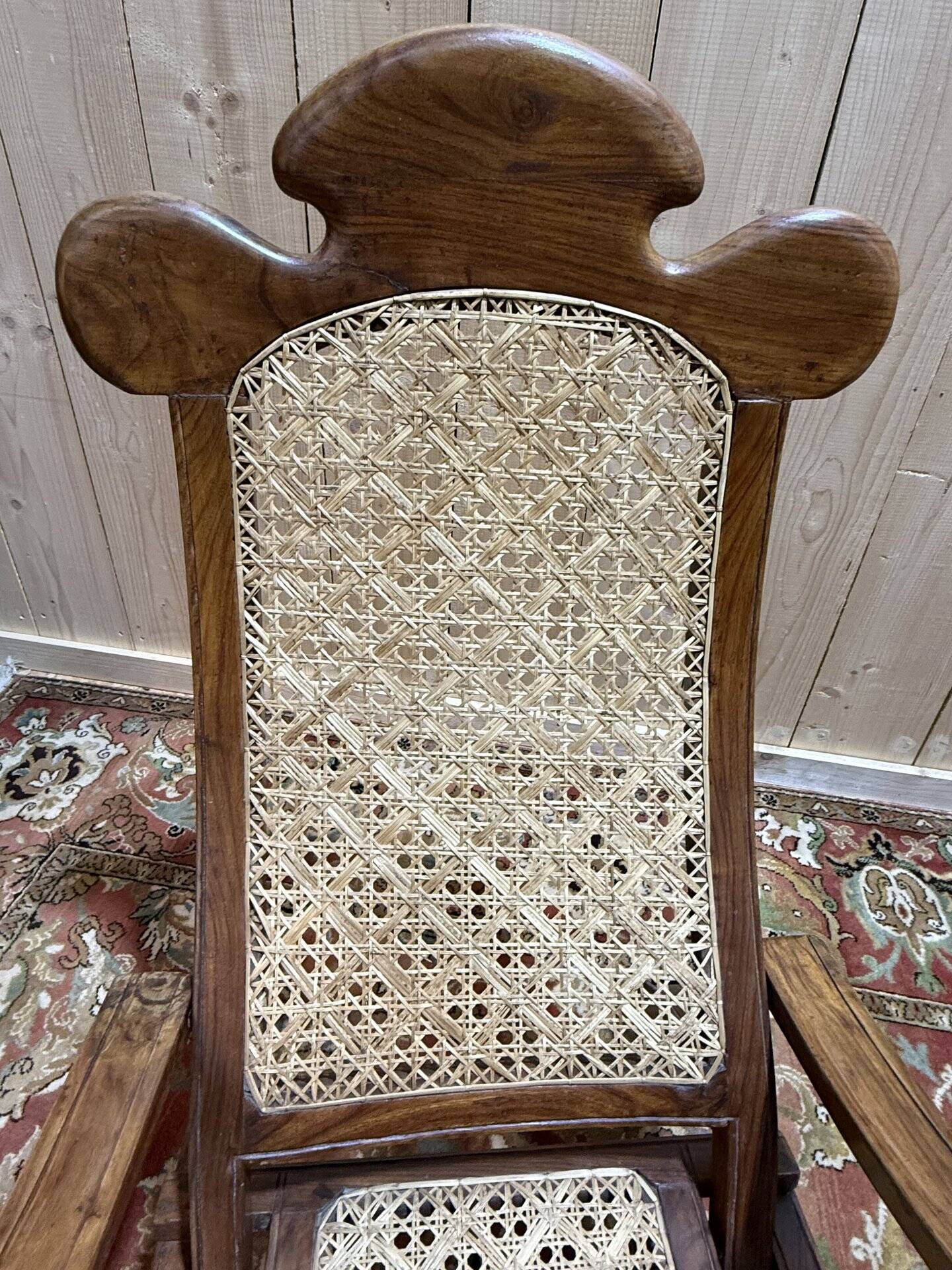 Paire de chaises longues de bateau en cannage