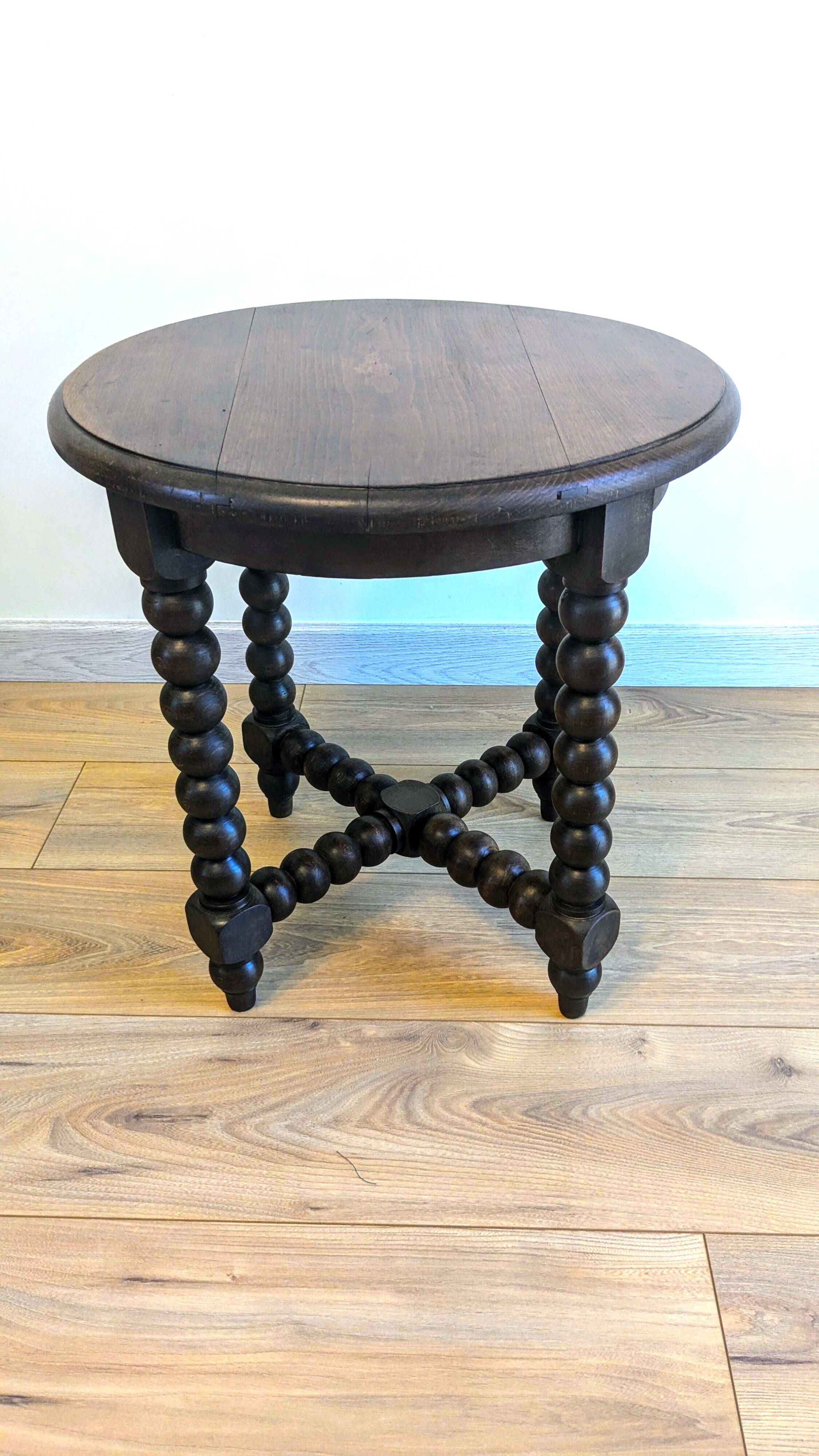 Antique side table with turned legs in solid wood, Louis XIII style
