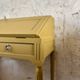 Petit bureau secrétaire style Louis XVI jaune moutarde