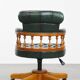 Chaise de bureau Chesterfield verte en cuir de vachette sur roulettes