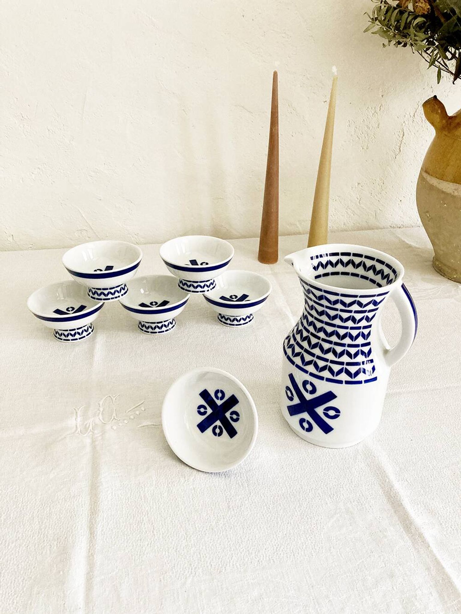 Ensemble de six coupes et pichet à vin en porcelaine Sargadelos