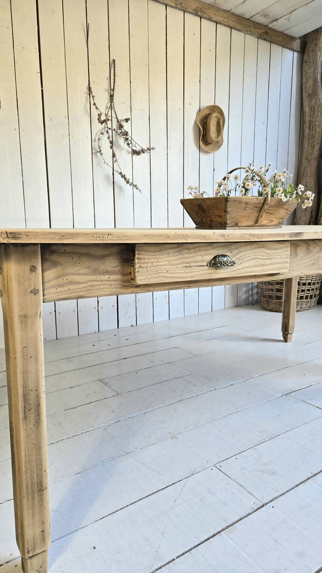Farm table