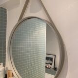 Round mirror hay