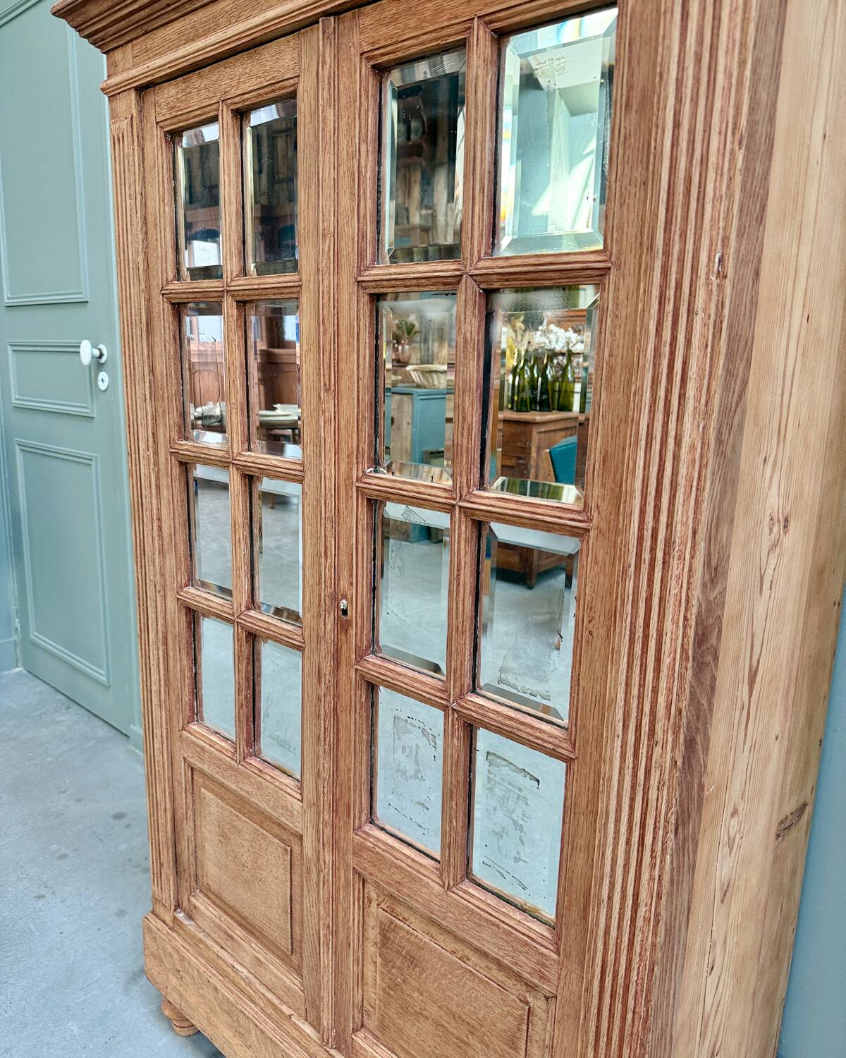 Glass cabinet (renovated)