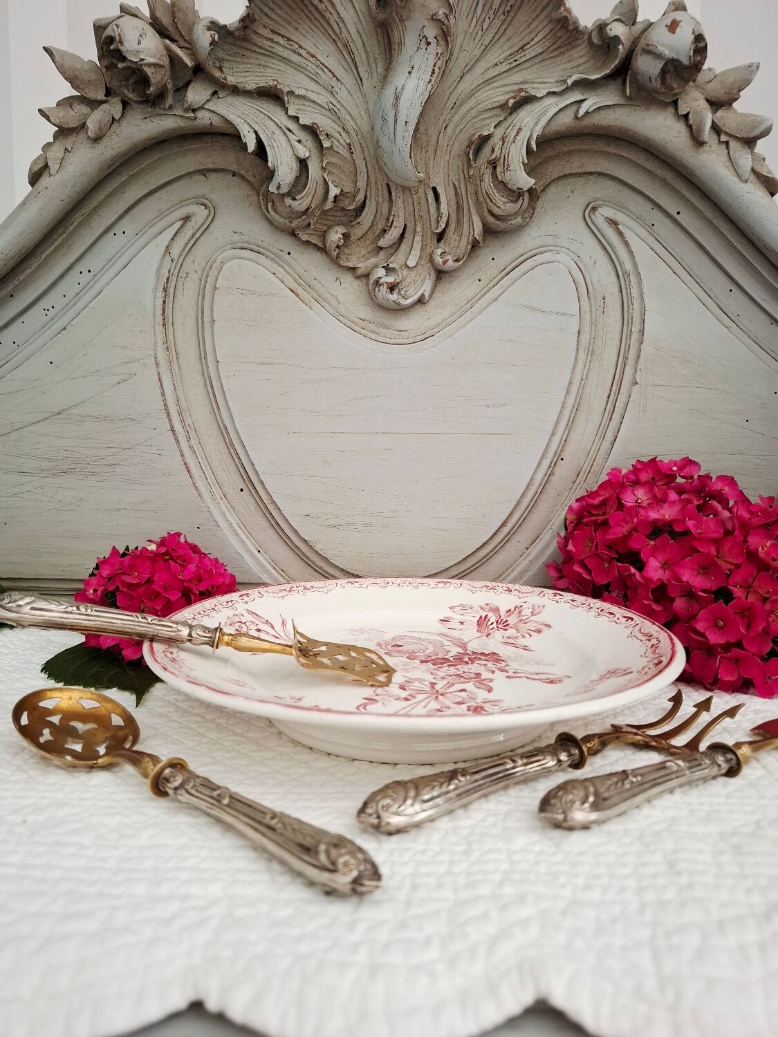 Antique mounted plate in ironstone earthenware.