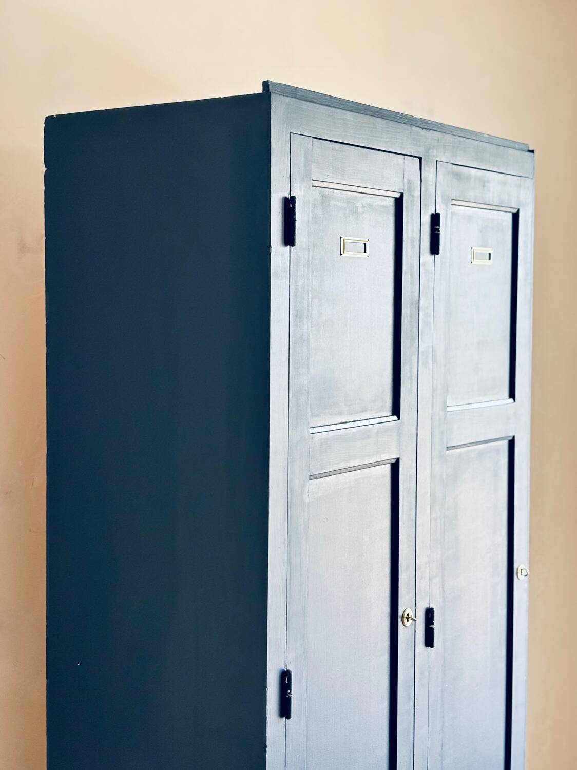 Wardrobe locker
