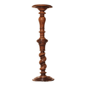 Colonne sculptée,repose - plante