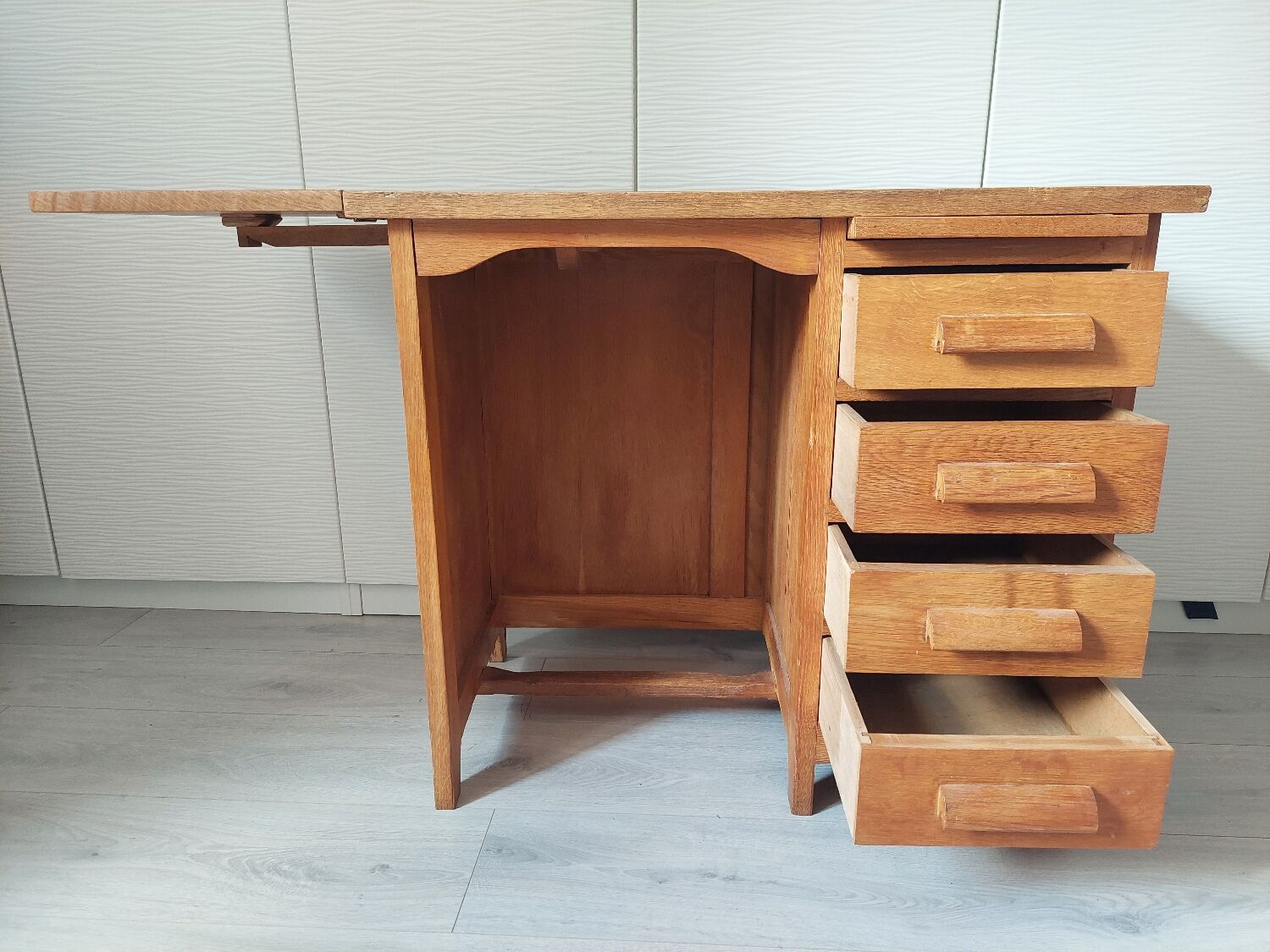 Children's desk