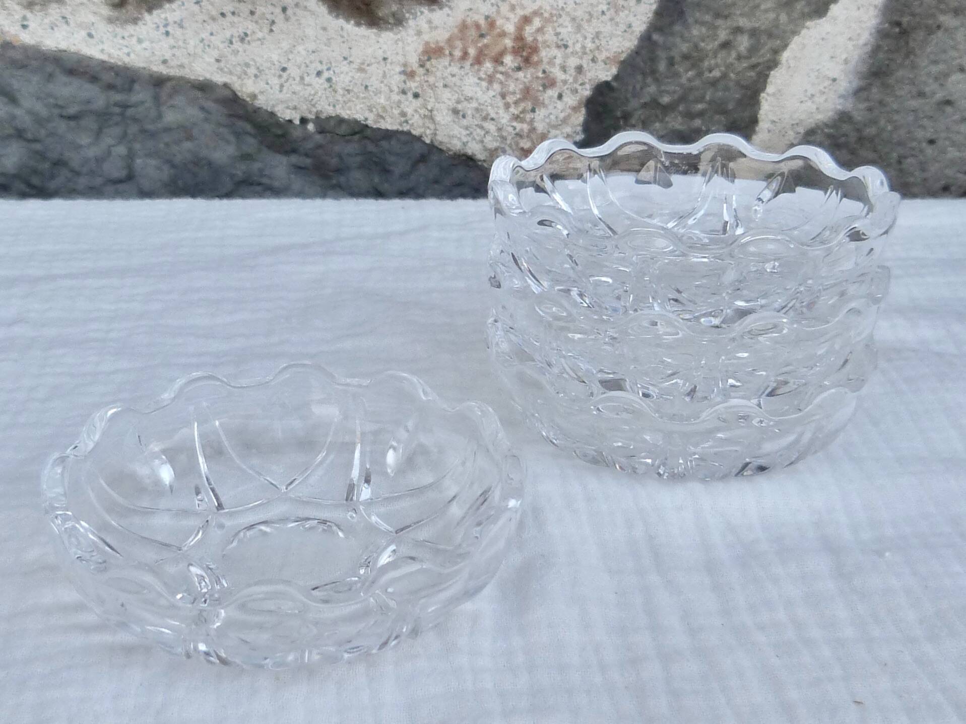 Set of 4 XS cut glass bowls