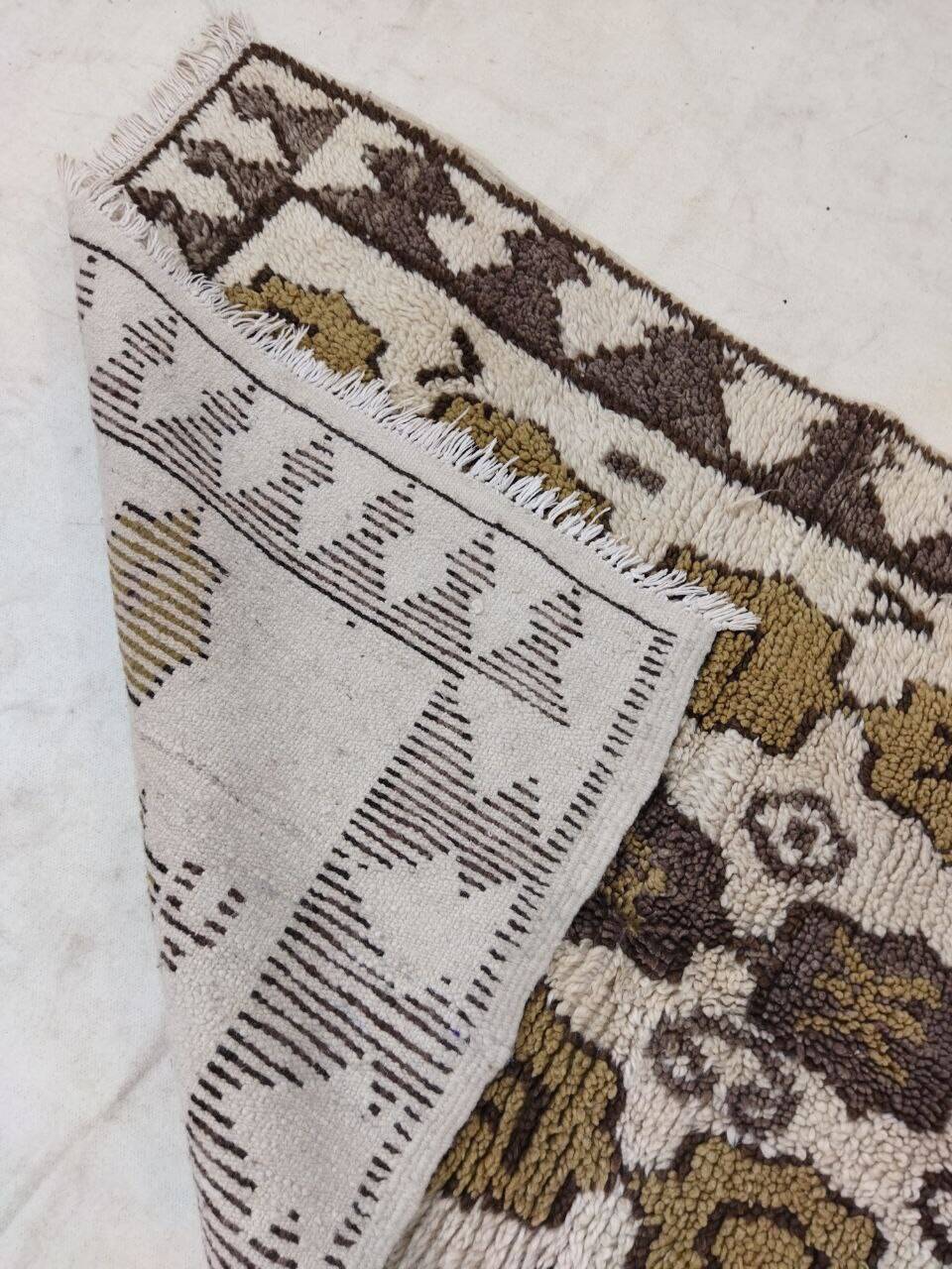 Handmade Moroccan Berber rug 134 x 90 cm