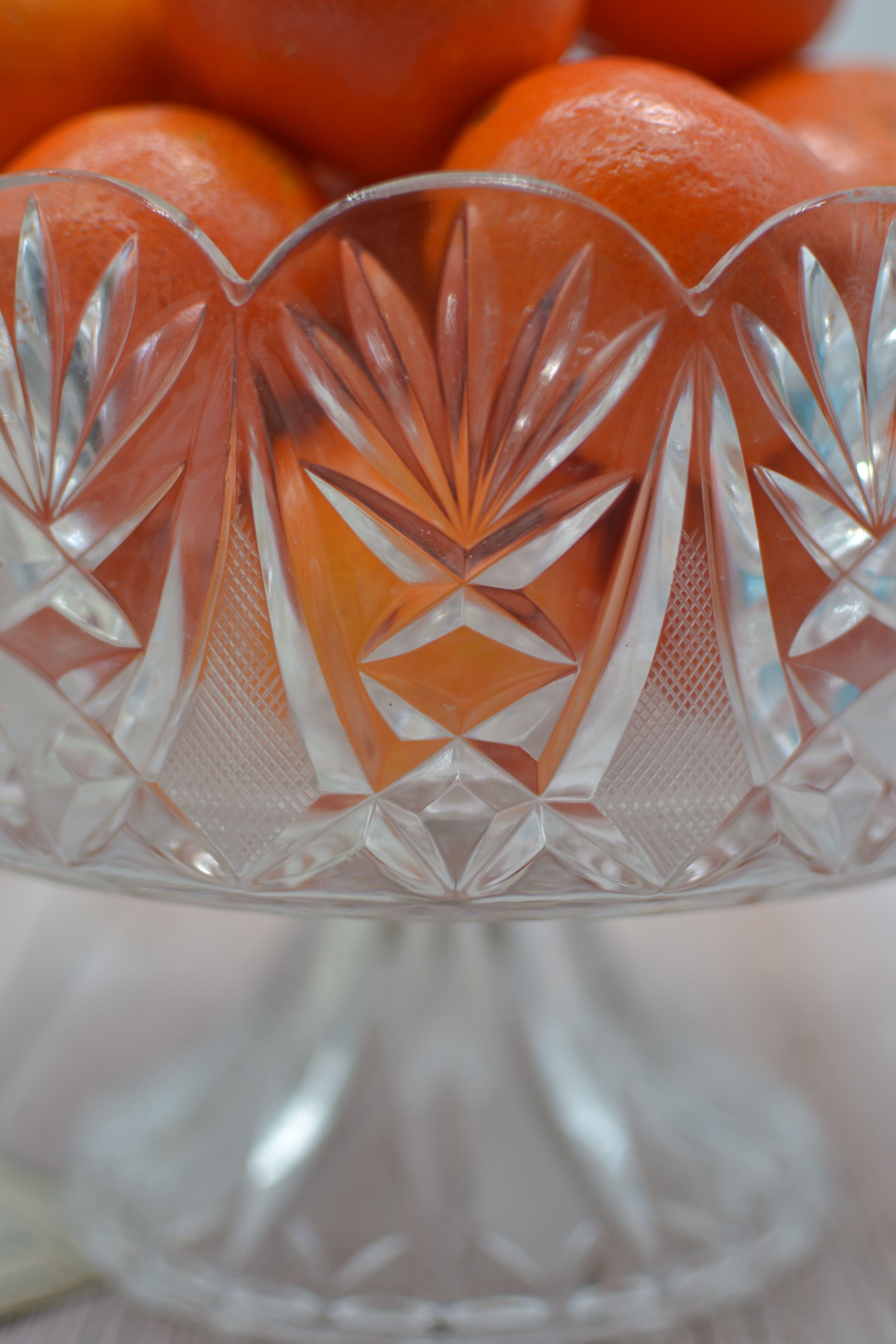 Crystal fruit cup with rounded edges