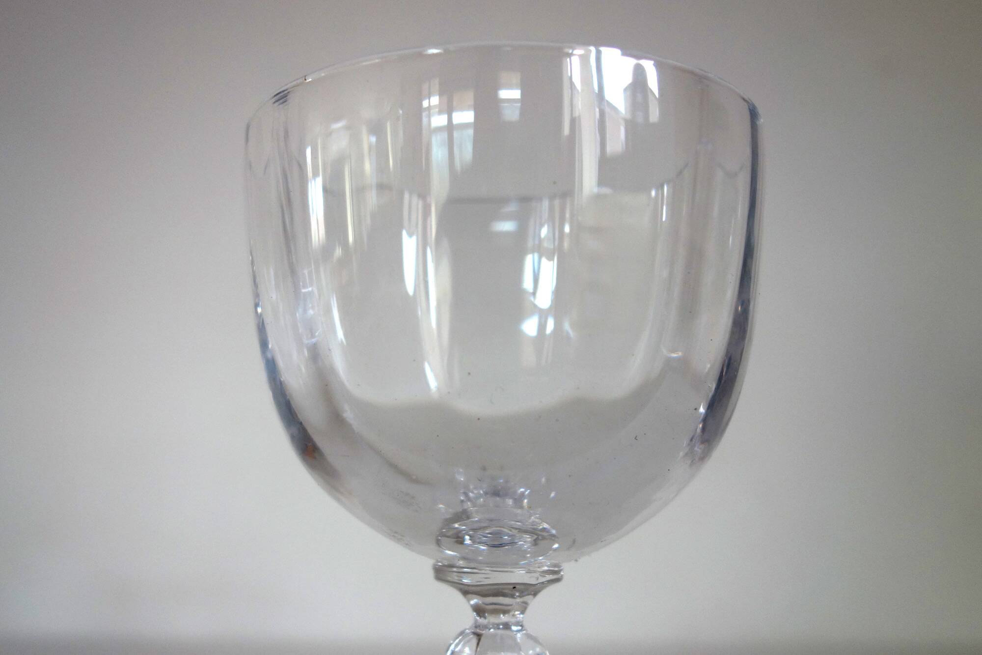 10 wine glasses in Sèvres crystal, Choiseul model