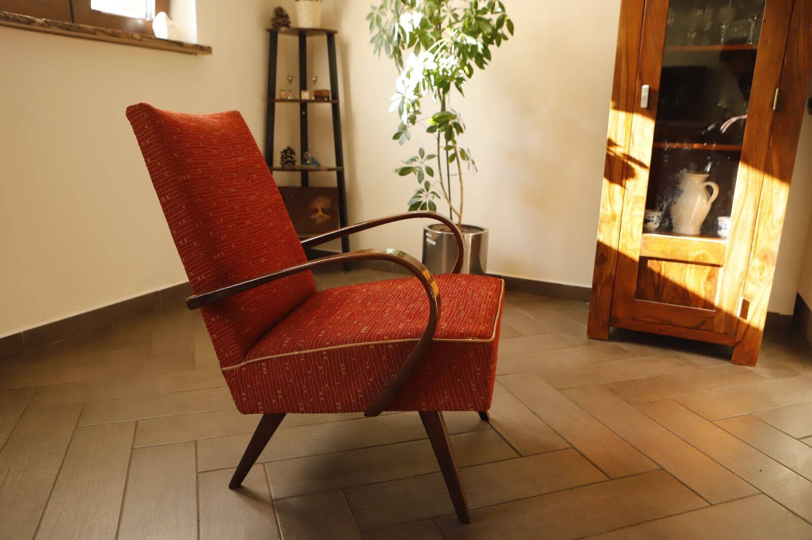 Retro armchair – Iconic Czechoslovak design from the 1960s – TON