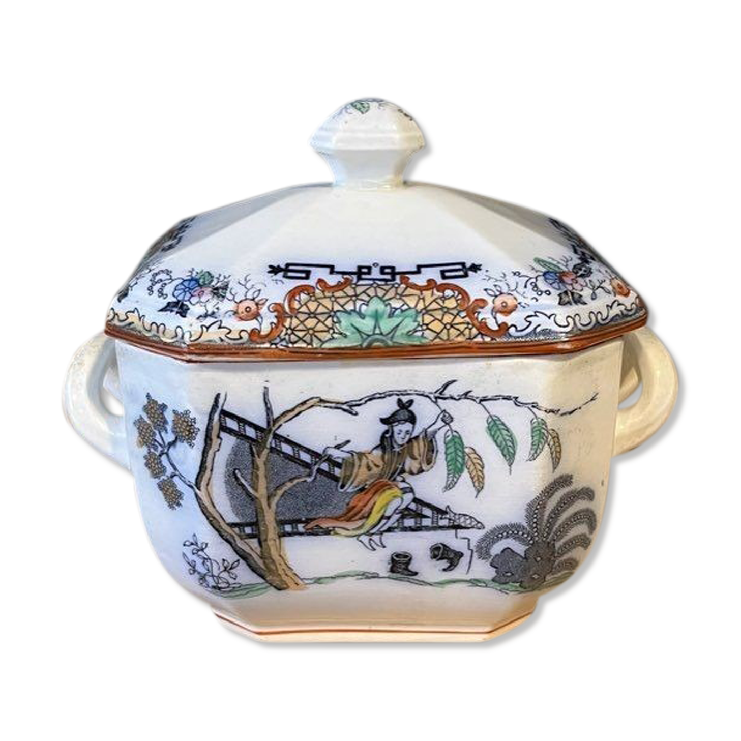 Covered casserole with Asian décor Luneville