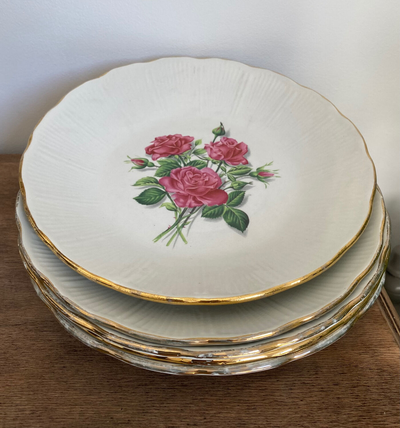 5 Hollow porcelain plates