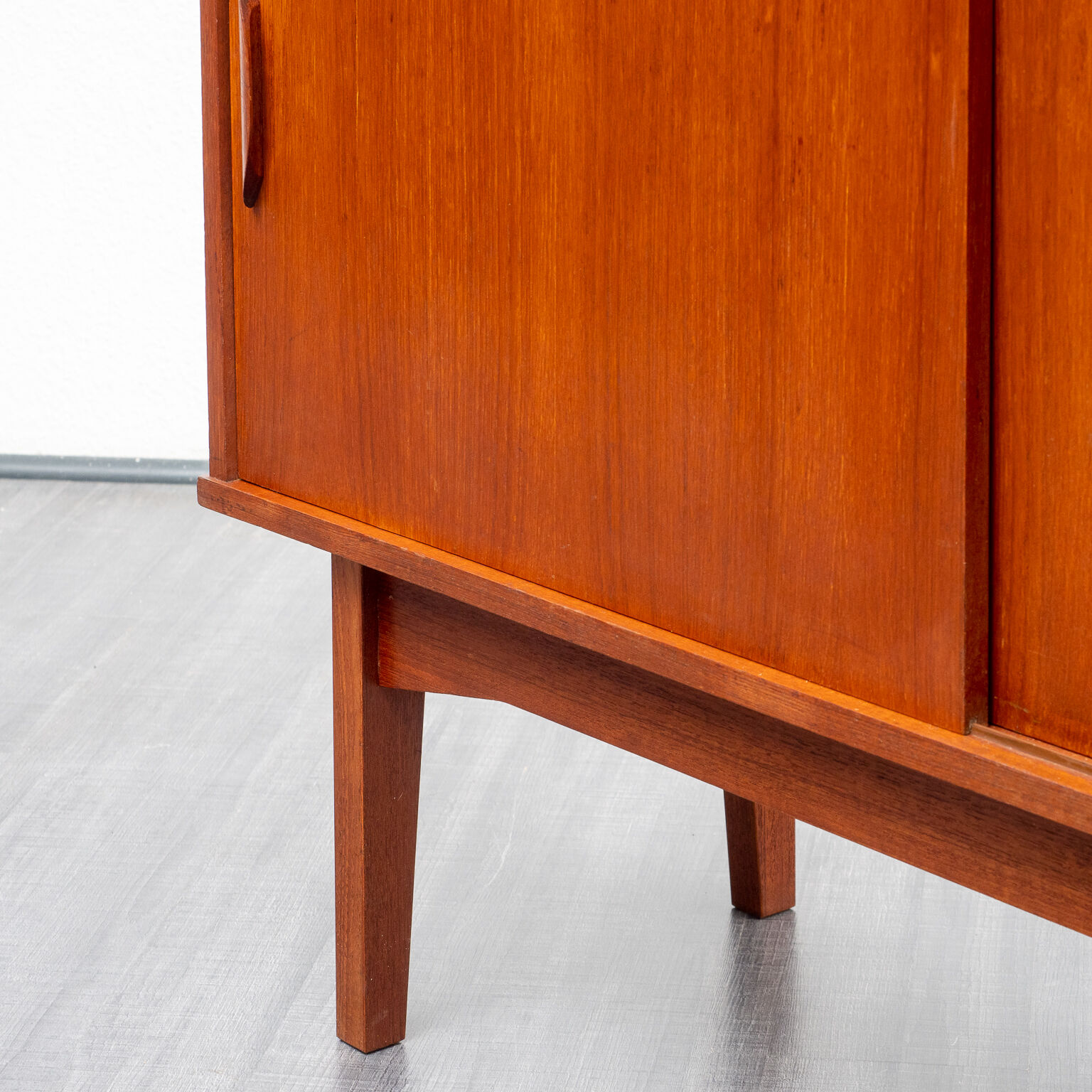 Scandinavian-style teak line, sliding door