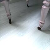 Table with drop-leaf parts