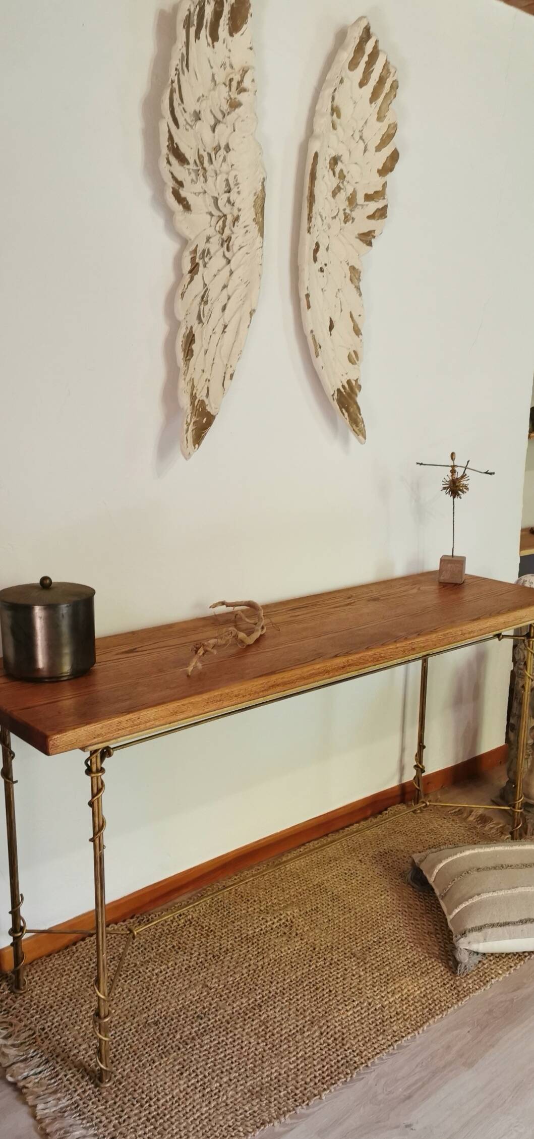 Wrought iron console imitating ivy