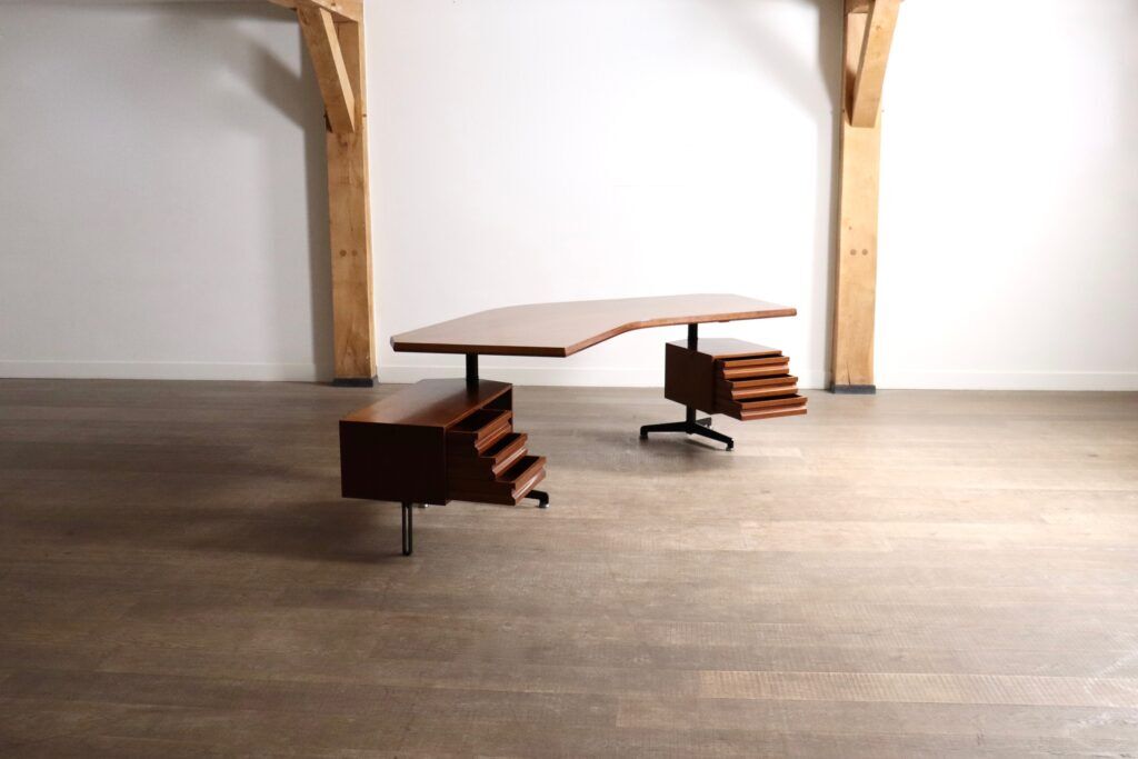 Osvaldo Borsani T96 Boomerang desk for Tecno, Italy, 1956