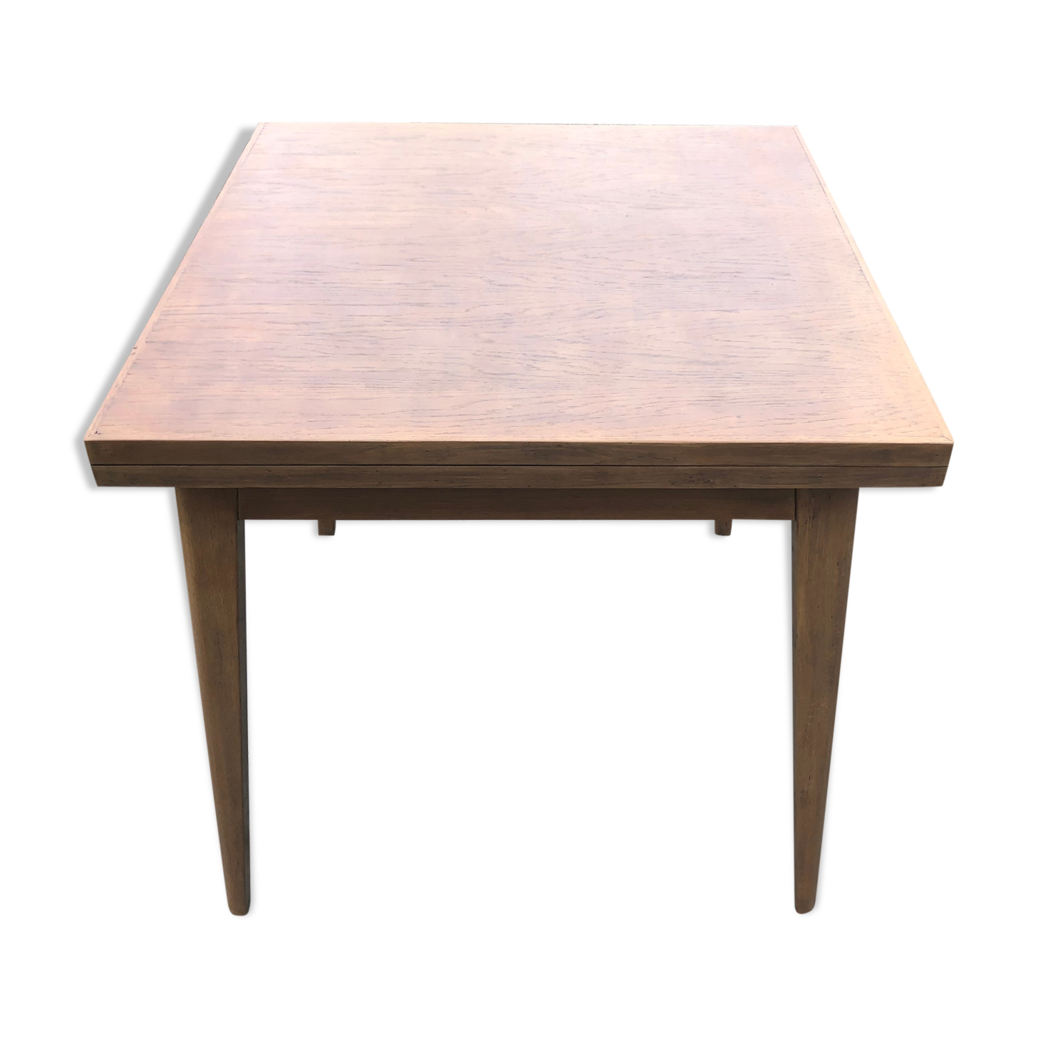 Vintage wallet table