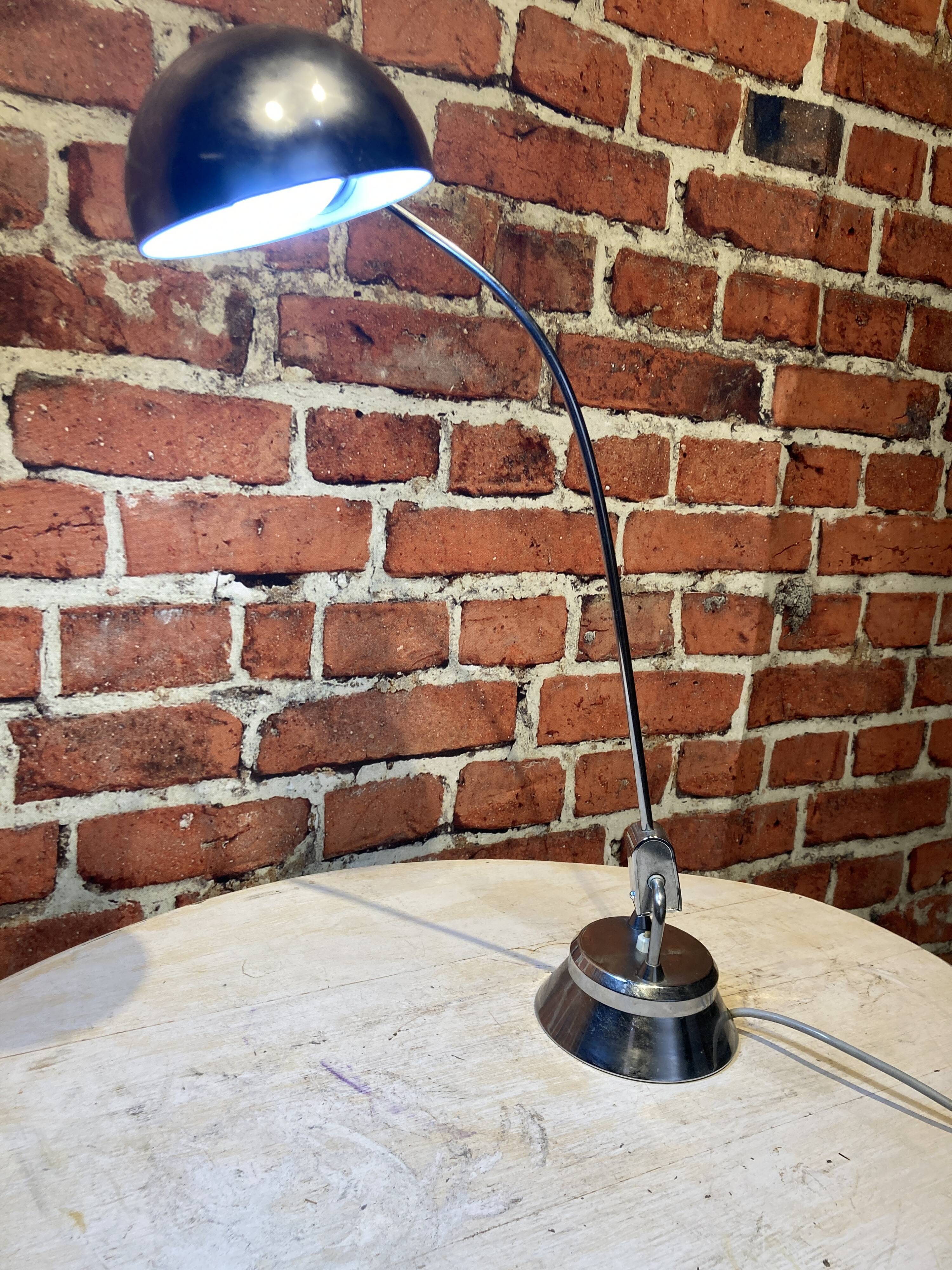 Desk lamp