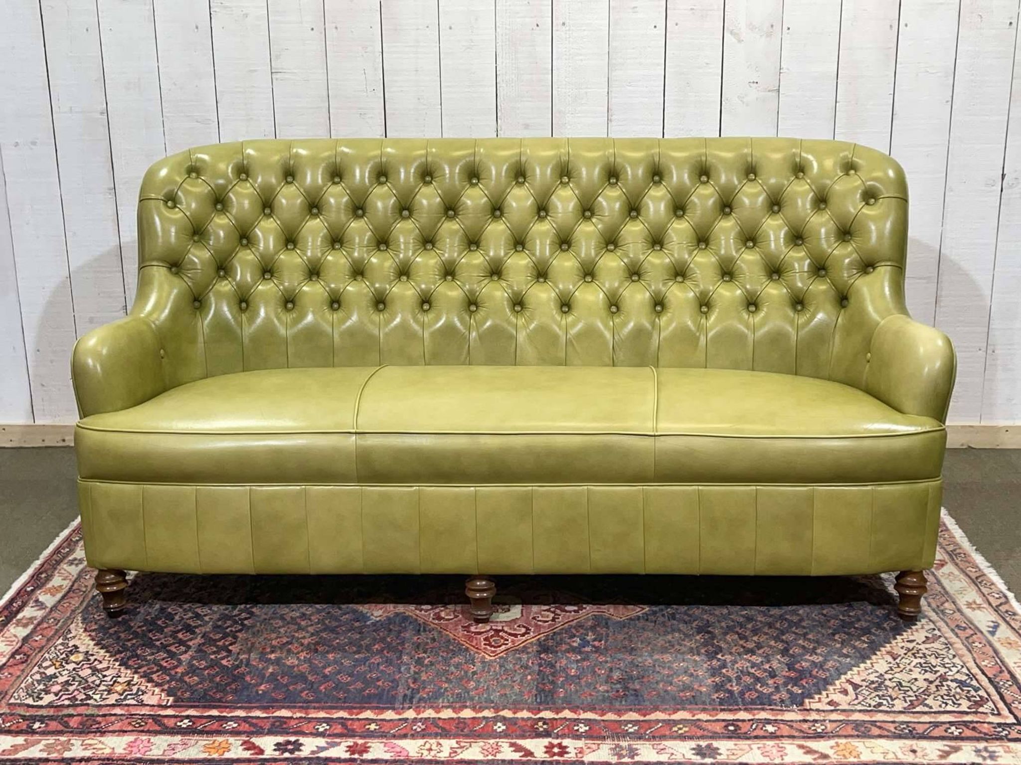 Canapé Chesterfield 3 places en cuir vert olive