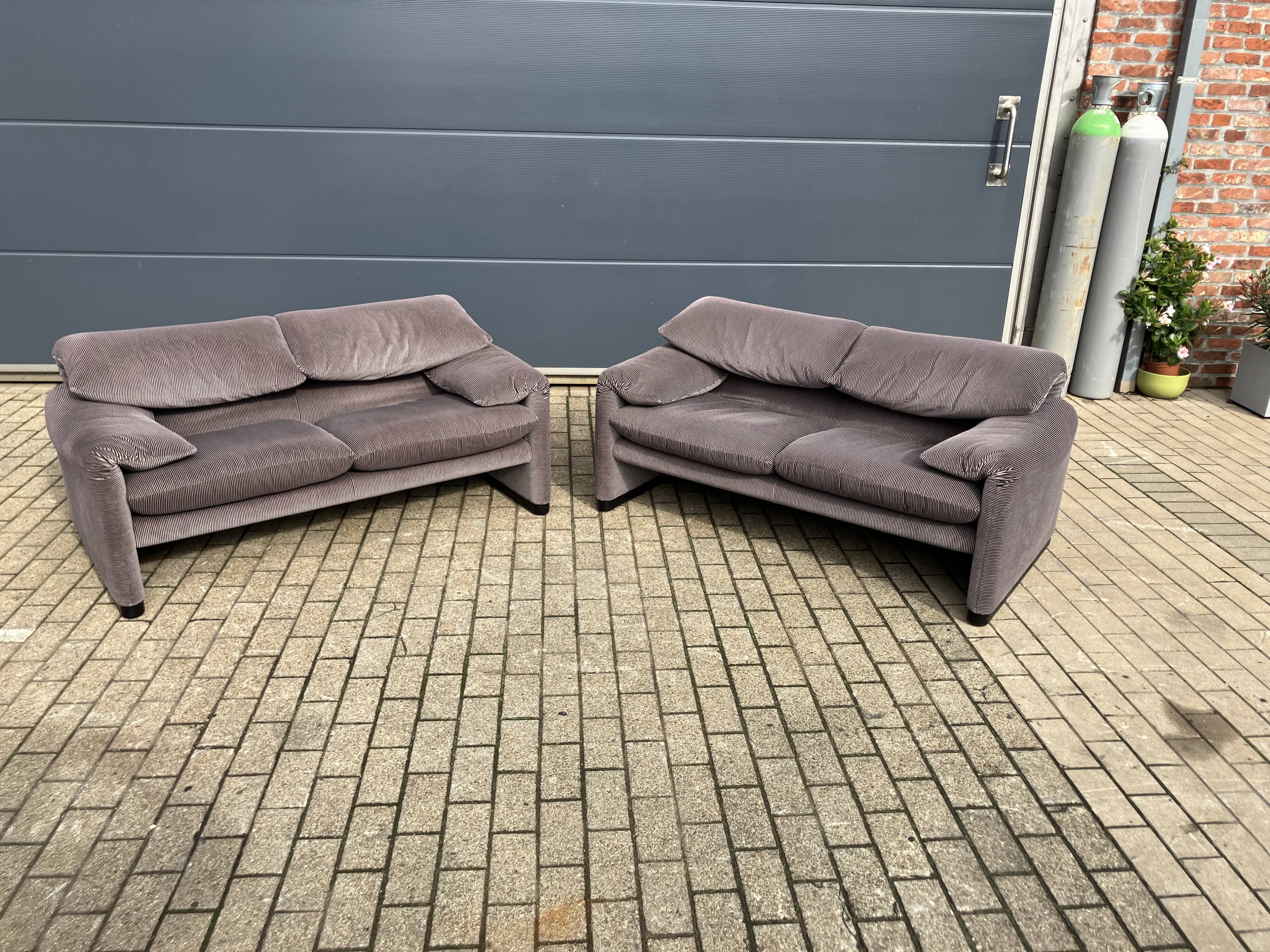 2x Cassina Maralunga 2zit original ribble fabric