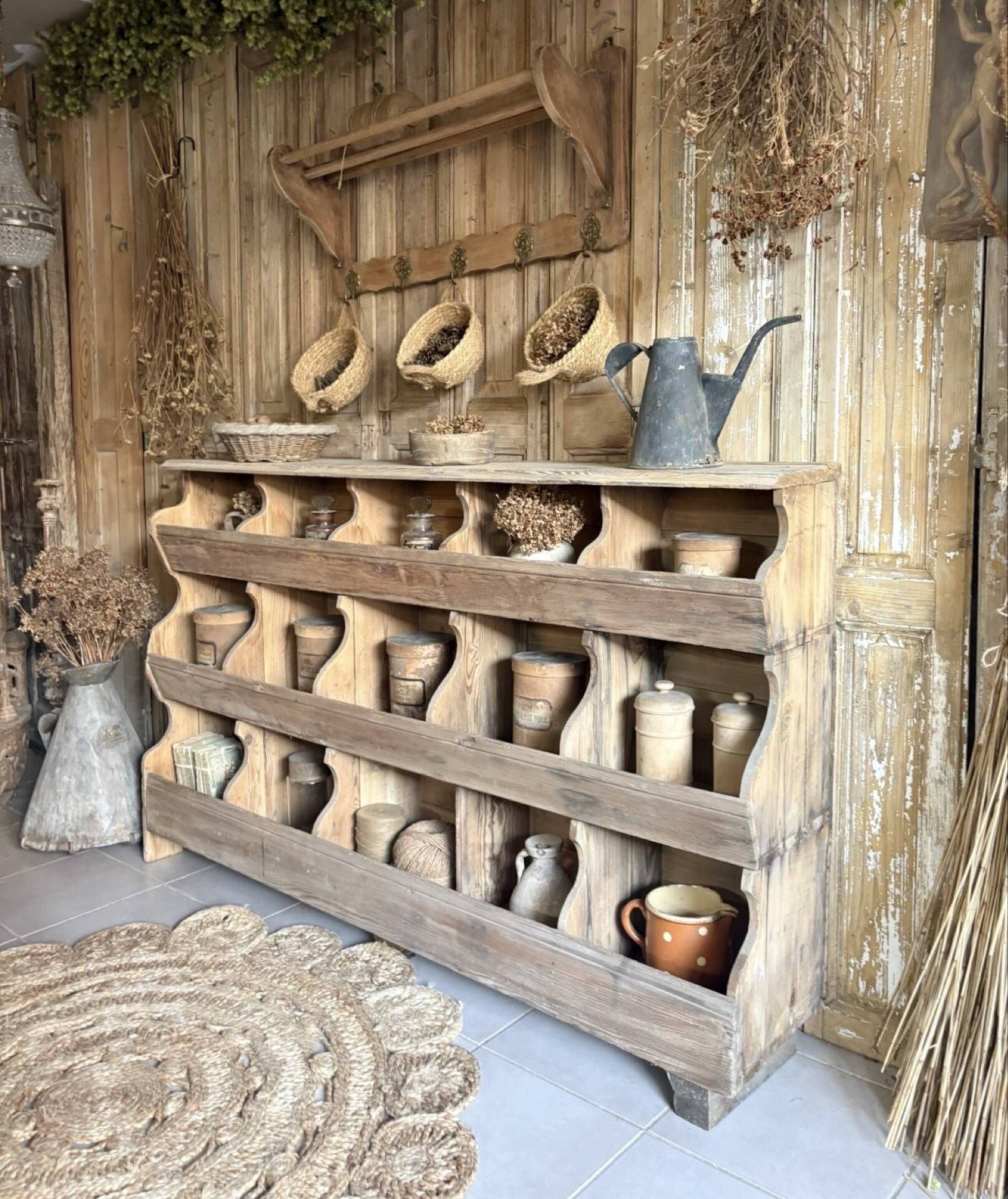 Ancien grainetier , meublé casiers en bois