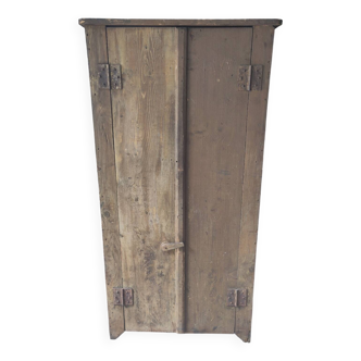 Former workshop locker room from the early 20th century