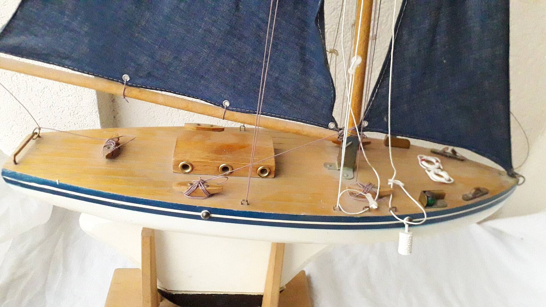 Bateau voilier de bassin