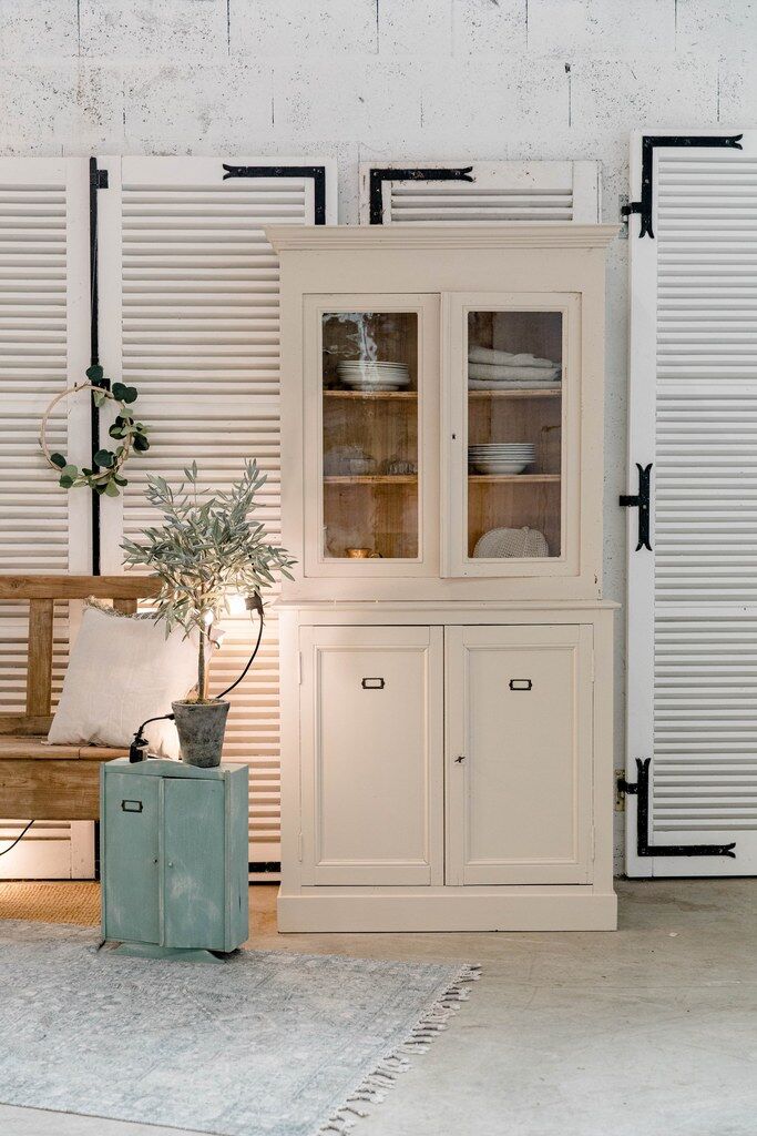 Vintage wooden dresser - linen colors