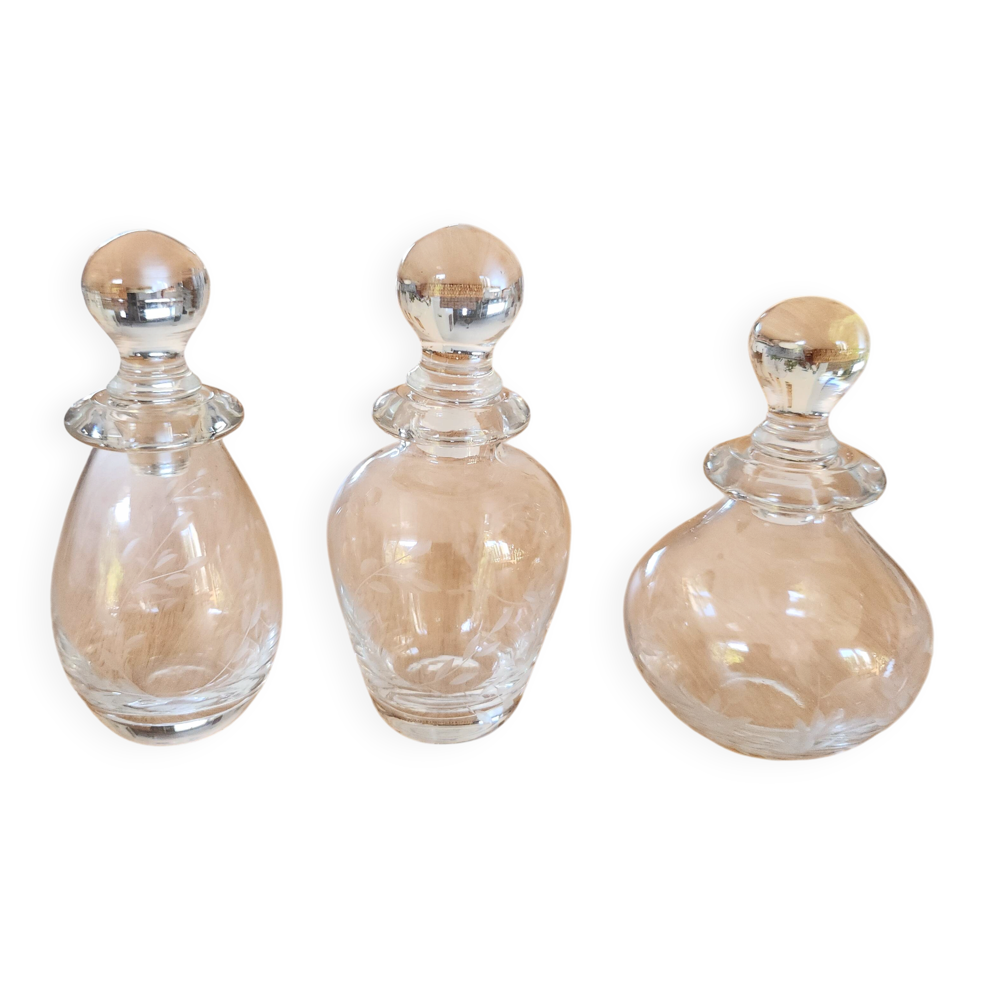 Toilet set / Trio of Baccarat crystal perfume bottles "St