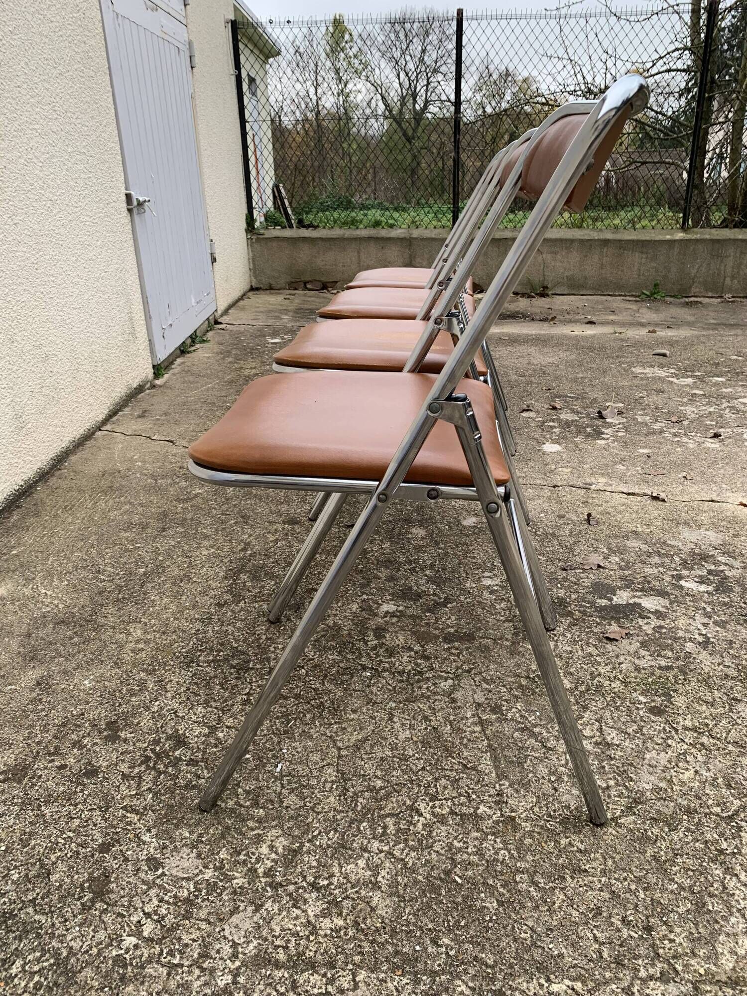 4 folding chairs chromed metal and Skaï fawn 1970