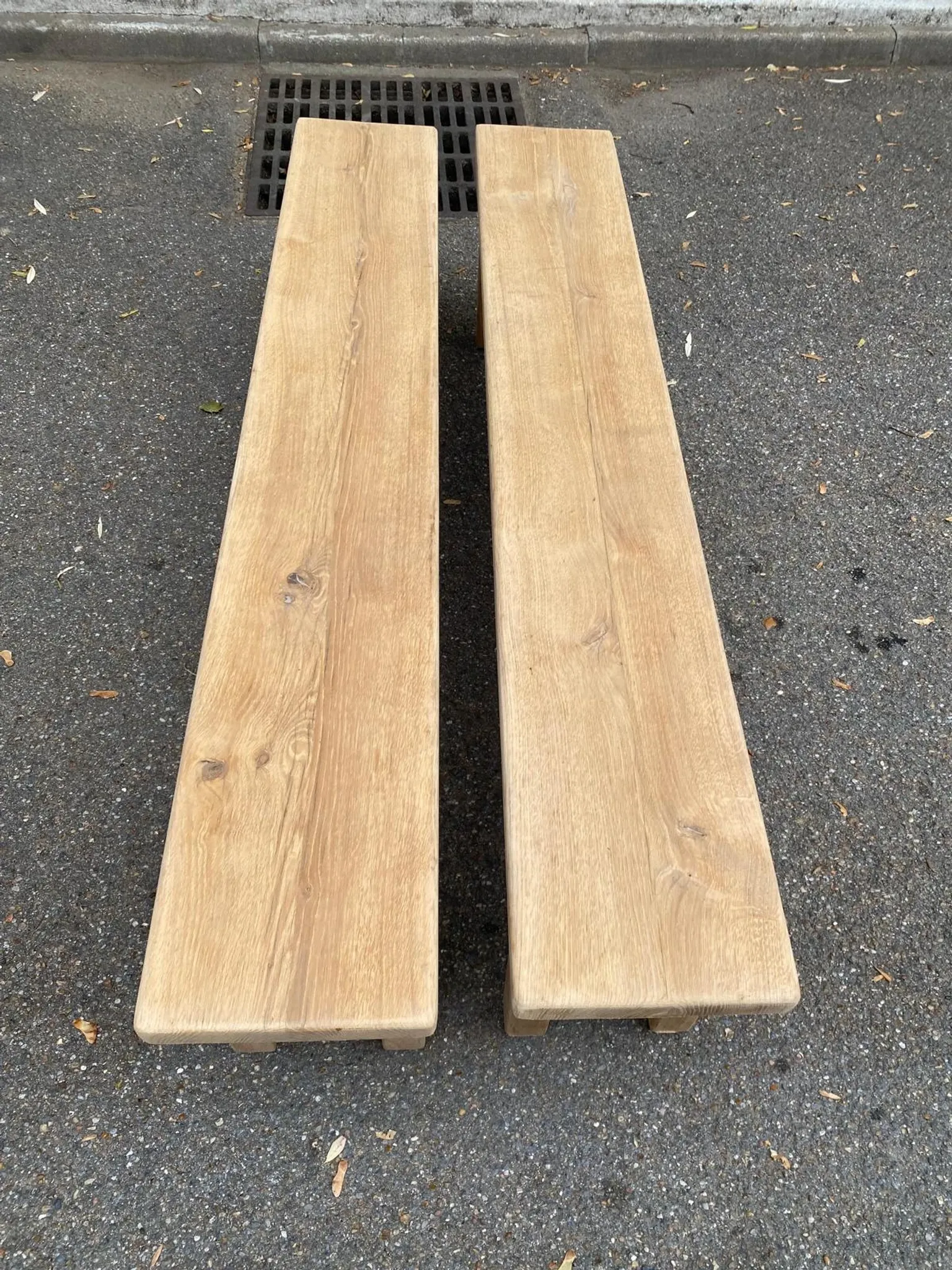 2 stripped farmhouse benches in solid oak, 1970, 175cm.