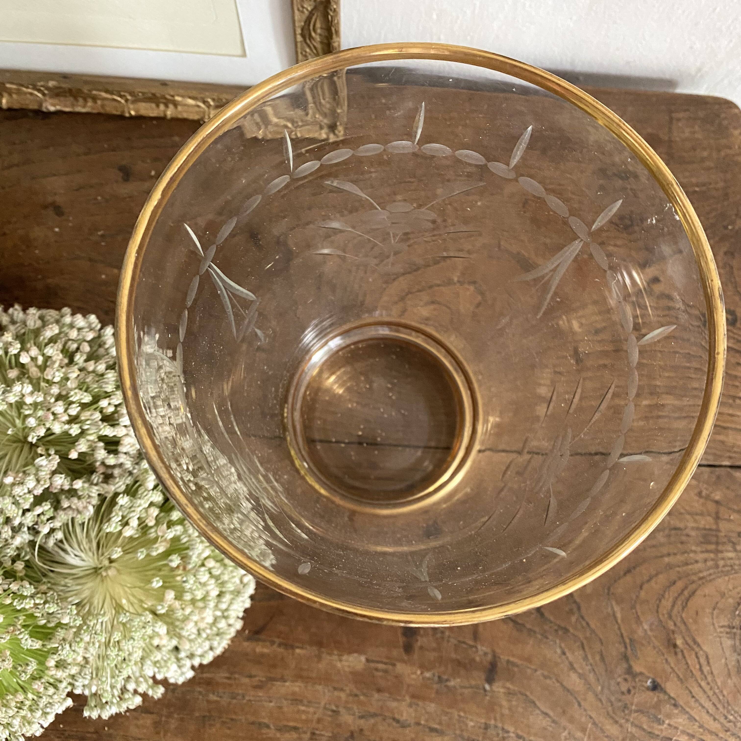 22cm engraved and gilded glass vase