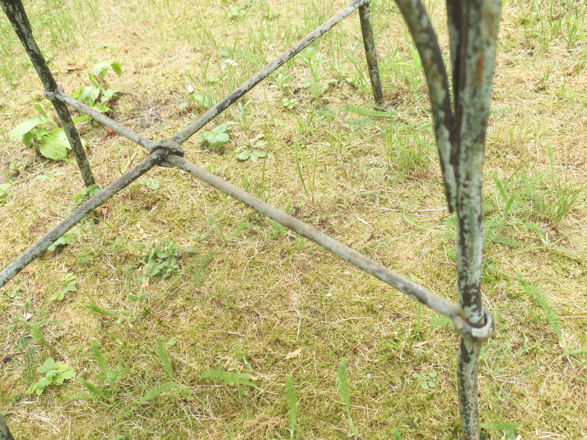 Antique wrought iron garden chairs, set of 2