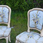 Pair of Louis XV style cabriolet chairs with a patina – floral fabric