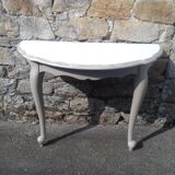 Dining room table
